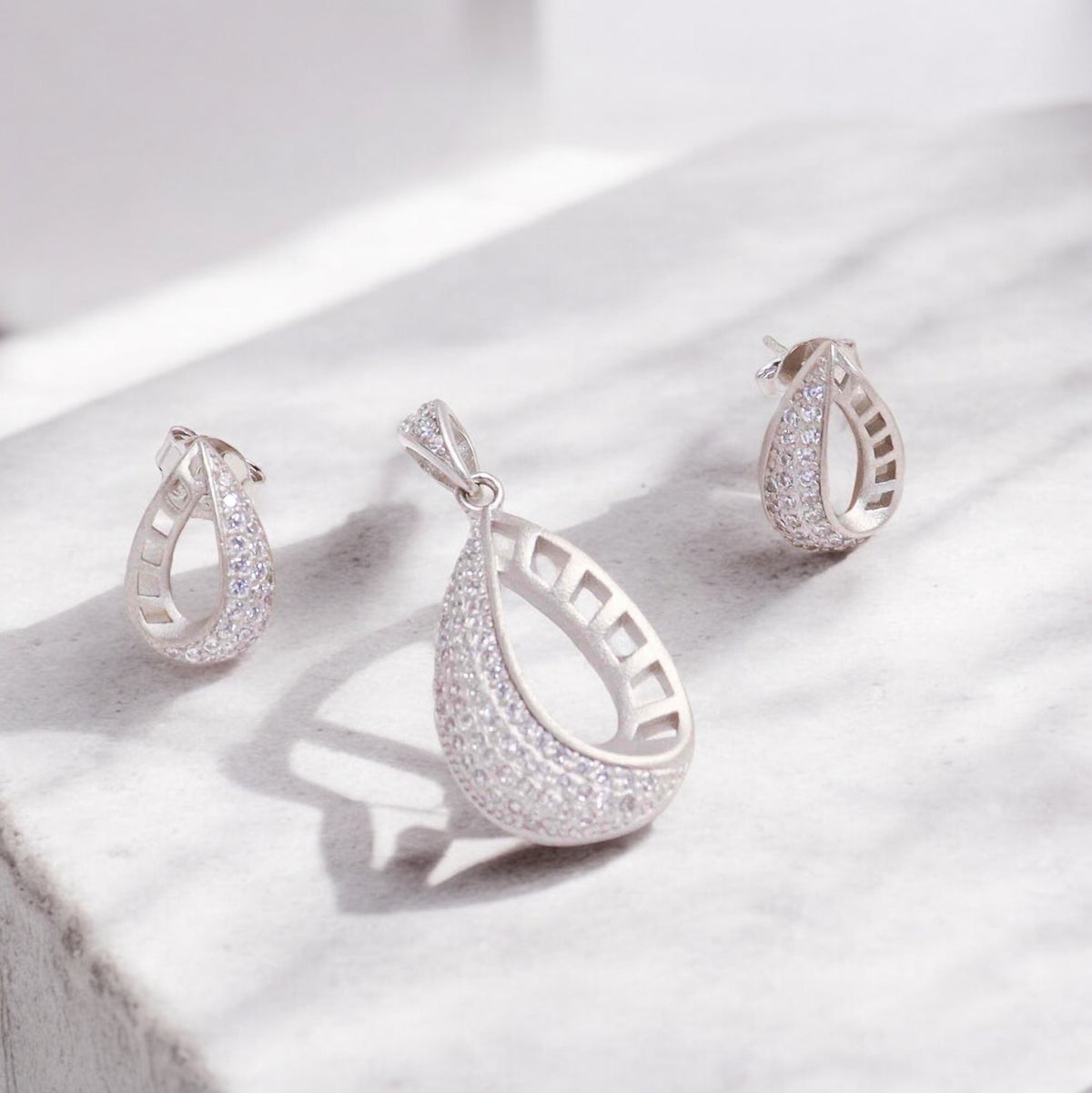Classic Drop Silver Pendant Set