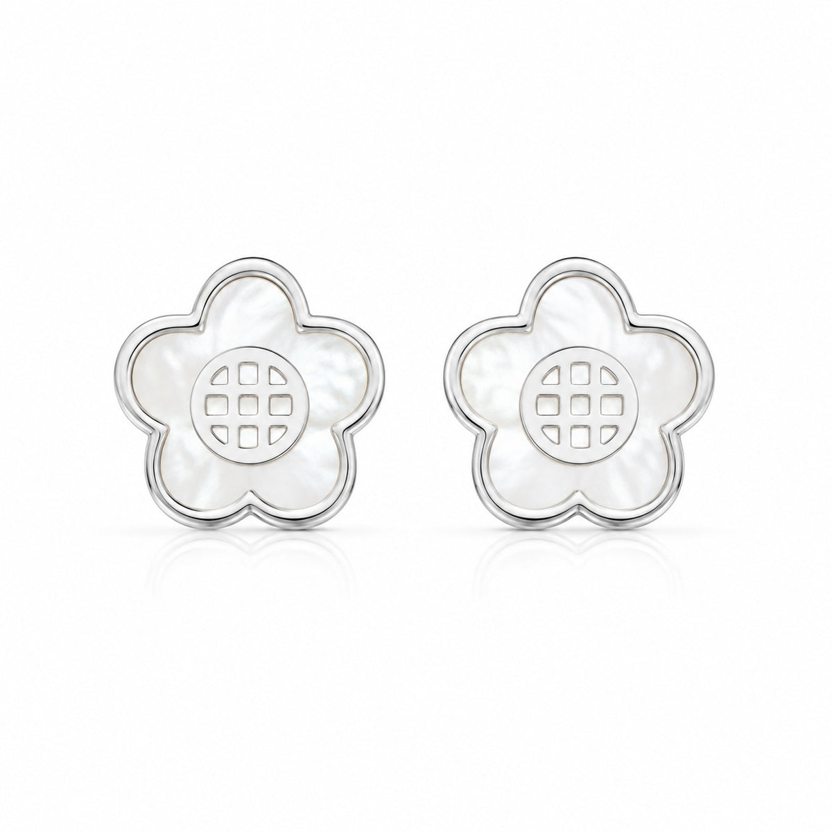 Mother of Pearl Flower Stud Earrings in 925 Sterling Silver